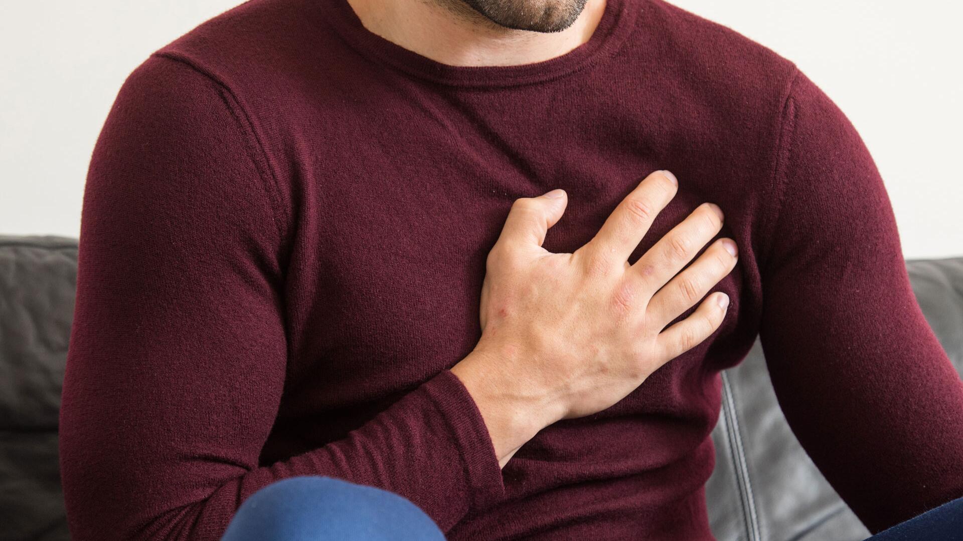 Angina Pectoris: Vier wichtige Fakten rund um den Brustschmerz Angina Pectoris: Vier wichtige Fakten rund um den Brustschmerz