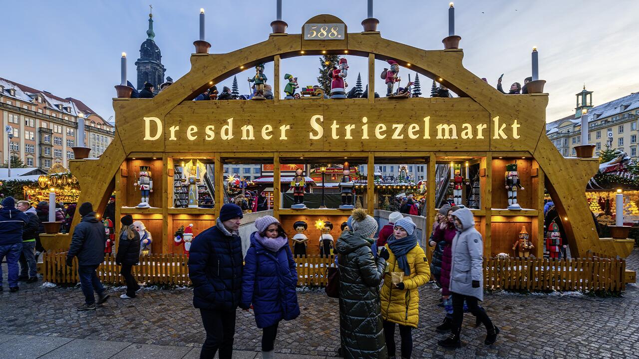 Auf dem Dresdener Weihnachtsmarkt gibt es die weltgrößte Stufenpyramide