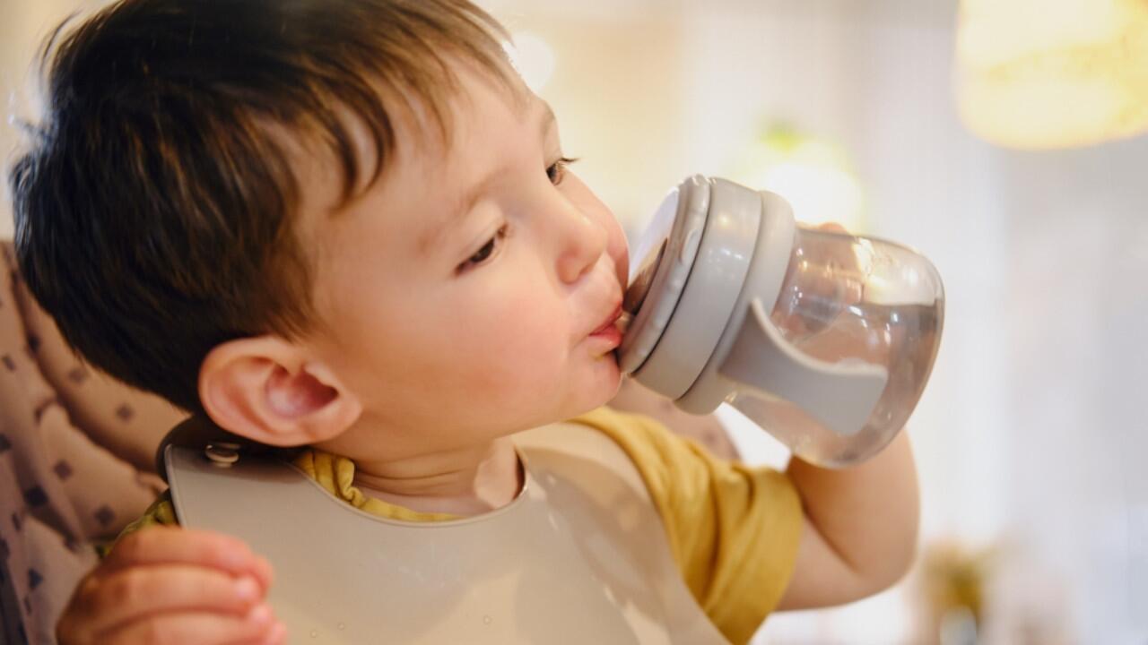 Verunreinigtes Babywasser: Rückruf bei dm, Rossmann und Kaufland