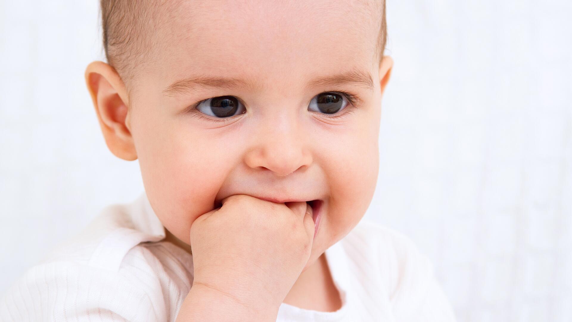 Mittel bei Zahnungsbeschwerden im Test: Sind Zahnungsgele für Babys gut? Mittel bei Zahnungsbeschwerden im Test: Sind Zahnungsgele für Babys gut?
