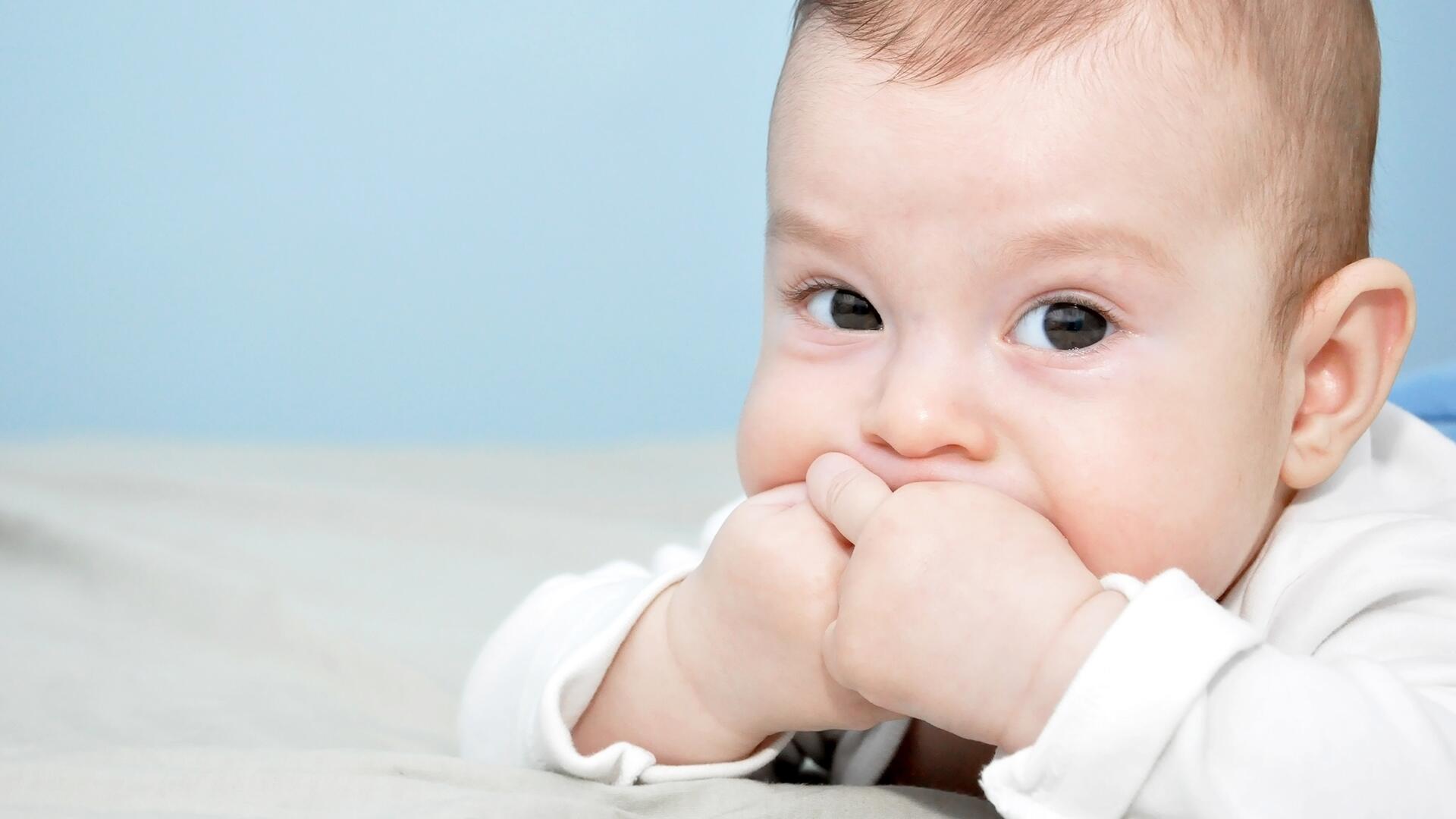 Mittel bei Zahnungsbeschwerden im Test: Ist Zahnungsgel gut für Babys? Mittel bei Zahnungsbeschwerden im Test: Ist Zahnungsgel gut für Babys?