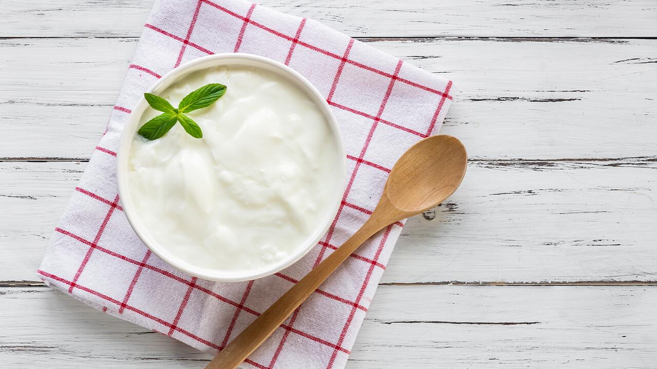 Bio-Naturjoghurt im Test: Welche Marken wir empfehlen können. 