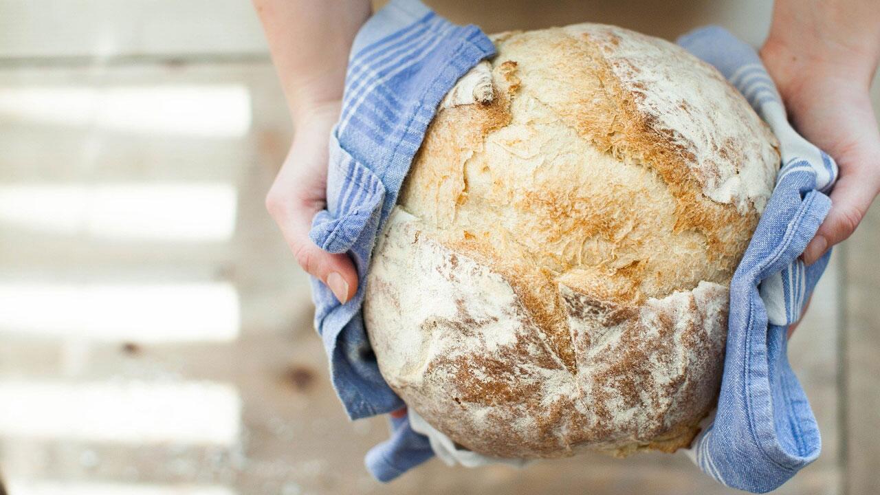 Brot einfrieren und auftauen: So bleiben Brot und Brötchen frisch