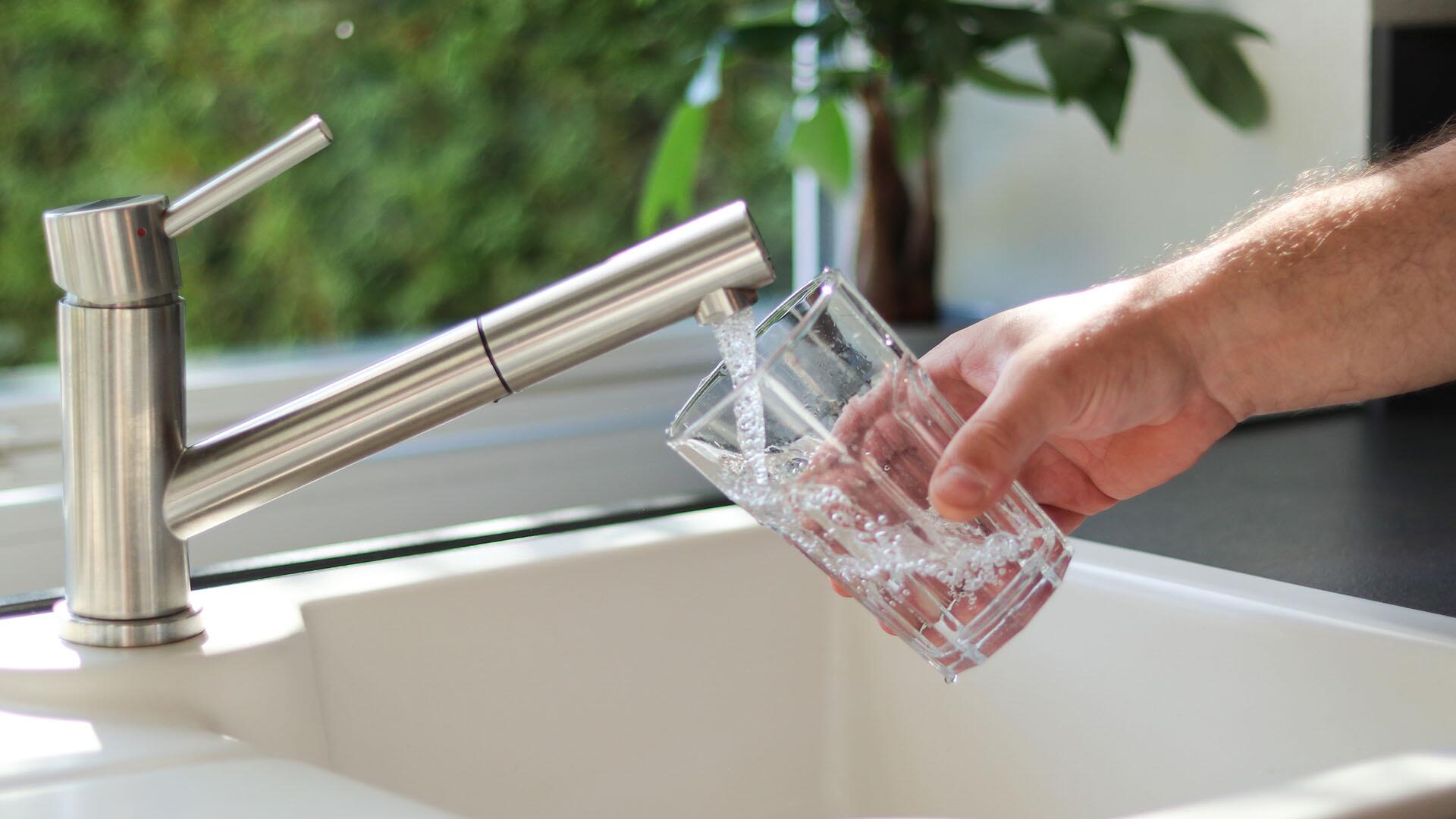 PFAS im Trinkwasser: BUND findet Ewigkeitschemikalien in vielen Proben PFAS im Trinkwasser: BUND findet Ewigkeitschemikalien in vielen Proben