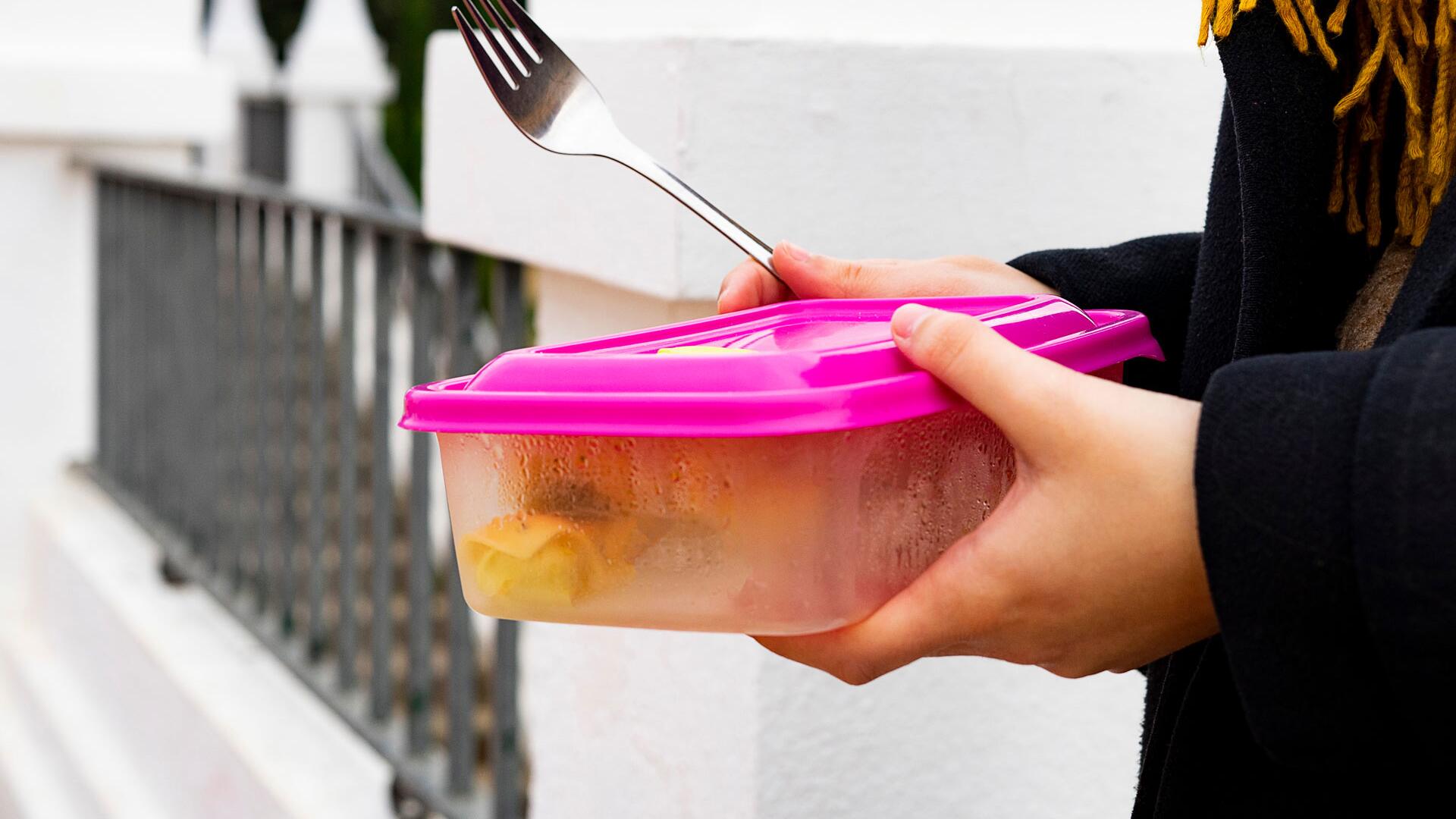 Forscher warnen: Plastik-Chemikalien gefährden Kinder – Folgen bis ins Erwachsenenalter Forscher warnen: Plastik-Chemikalien gefährden Kinder – Folgen bis ins Erwachsenenalter