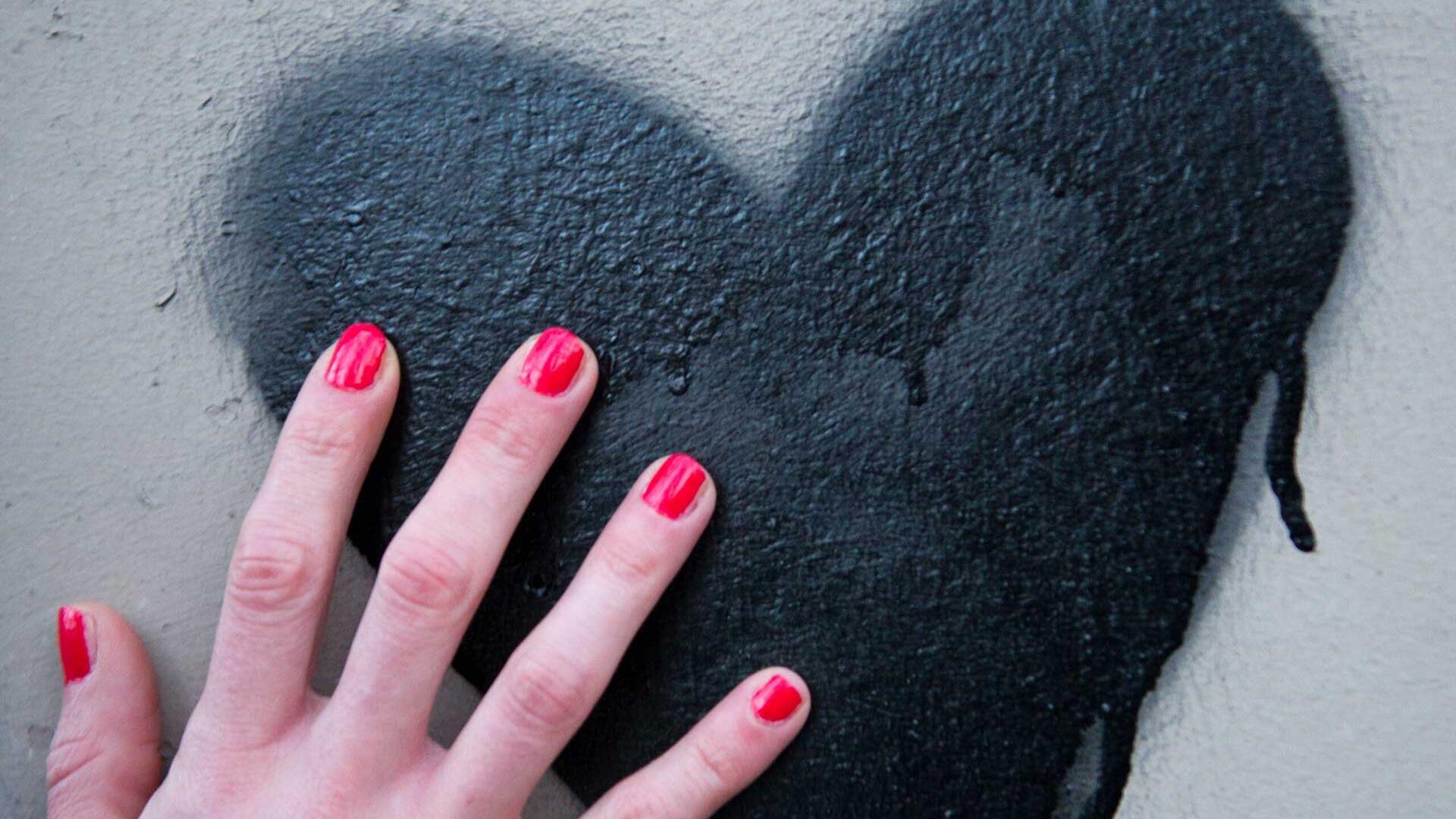 Broken-Heart-Syndrom: Anzeichen und Ursachen für ein "gebrochenes Herz" Broken-Heart-Syndrom: Anzeichen und Ursachen für ein "gebrochenes Herz"