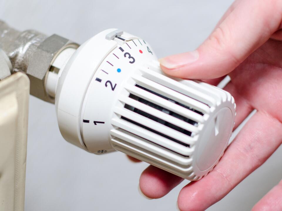 Heizungs-Thermostat richtig einstellen: Das bedeuten die Zahlen und Zeichen  auf dem Drehregler - ÖKO-TEST