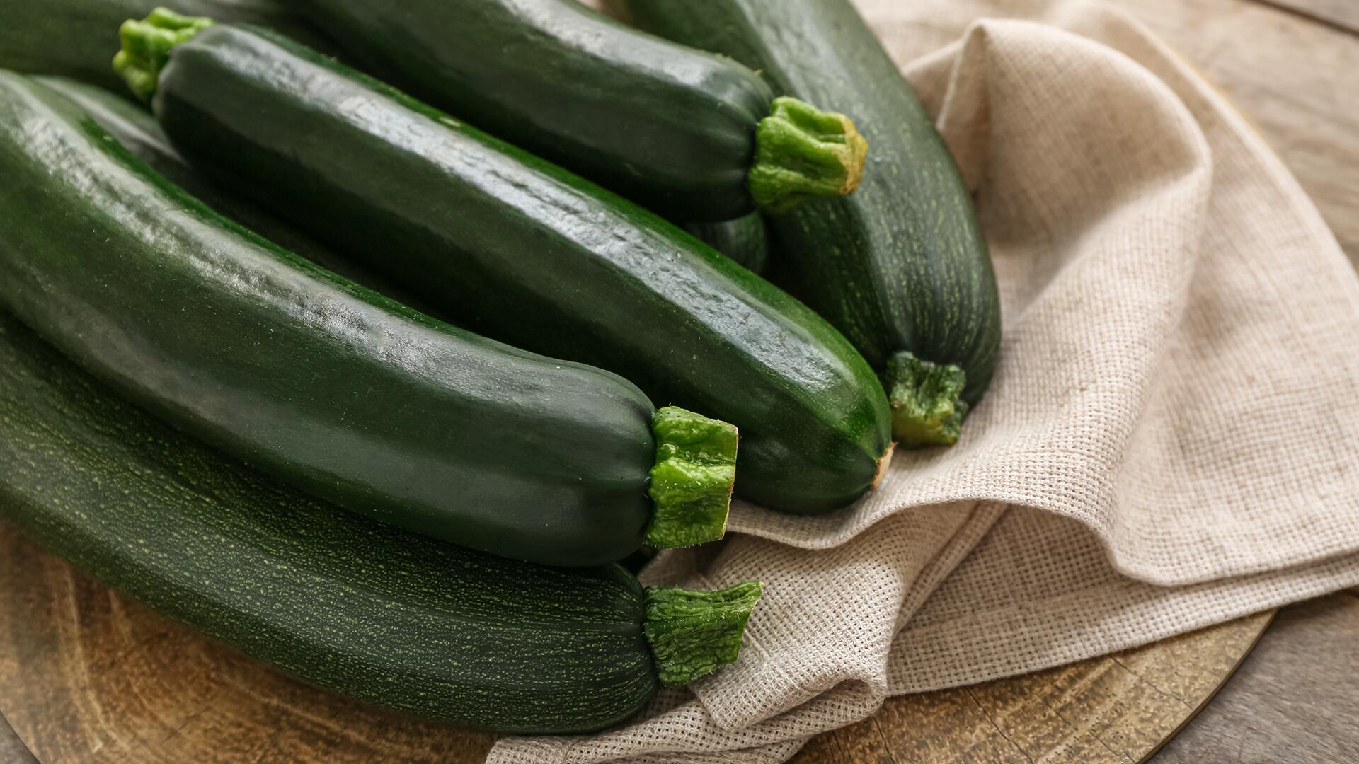Warum Zucchini so gesund sind – Nährstoffe und Kalorien im Überblick Warum Zucchini so gesund sind – Nährstoffe und Kalorien im Überblick