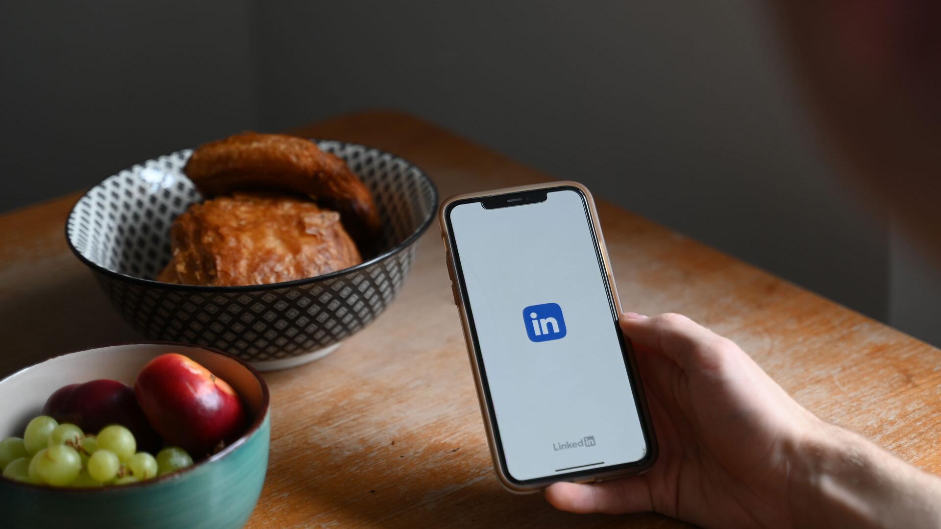 LinkedIn ändert Datenschutzregeln: Ihre Daten für KI-Training – Was jetzt zu tun ist LinkedIn ändert Datenschutzregeln: Ihre Daten für KI-Training – Was jetzt zu tun ist