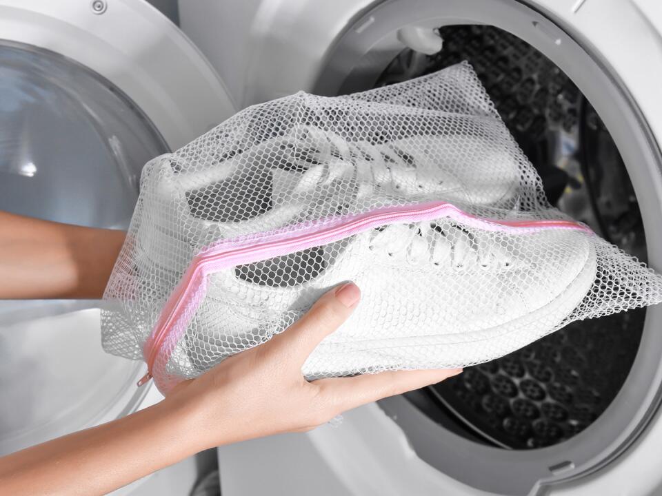 Mededogen afgewerkt Tram Schuhe waschen: Welche Schuhe in die Waschmaschine dürfen - ÖKO-TEST