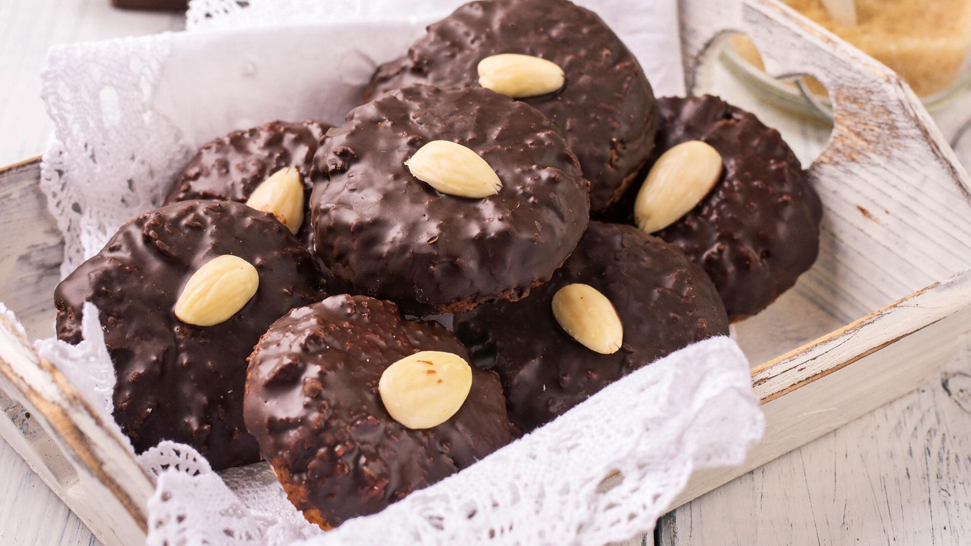 Lebkuchen backen – so gelingt das Traditionsgebäck garantiert Lebkuchen backen – so gelingt das Traditionsgebäck garantiert
