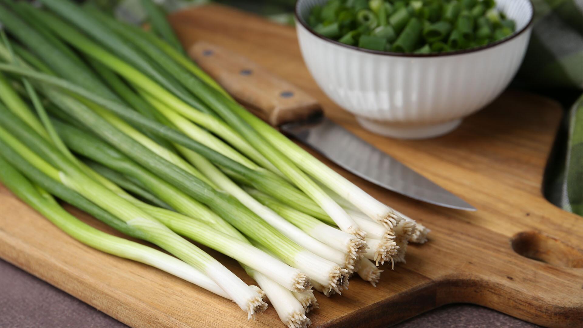 Frühlingszwiebeln einfrieren: So bleiben Frische und Aroma lange enthalten Frühlingszwiebeln einfrieren: So bleiben Frische und Aroma lange enthalten