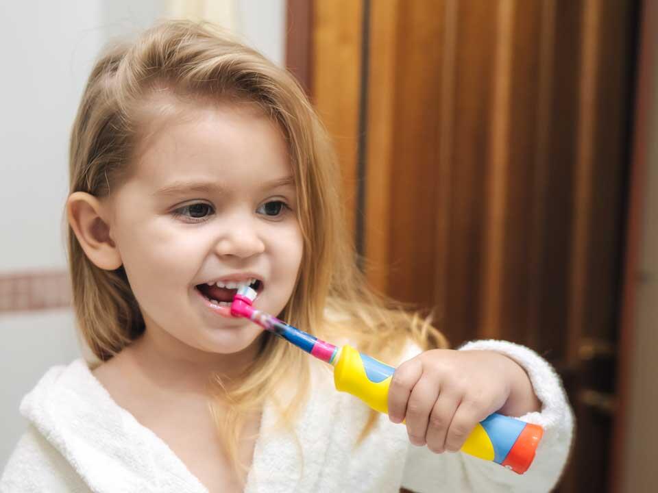 Sollten Kinder schon elektrische ÖKO-TEST benutzen? Zahnbürsten 