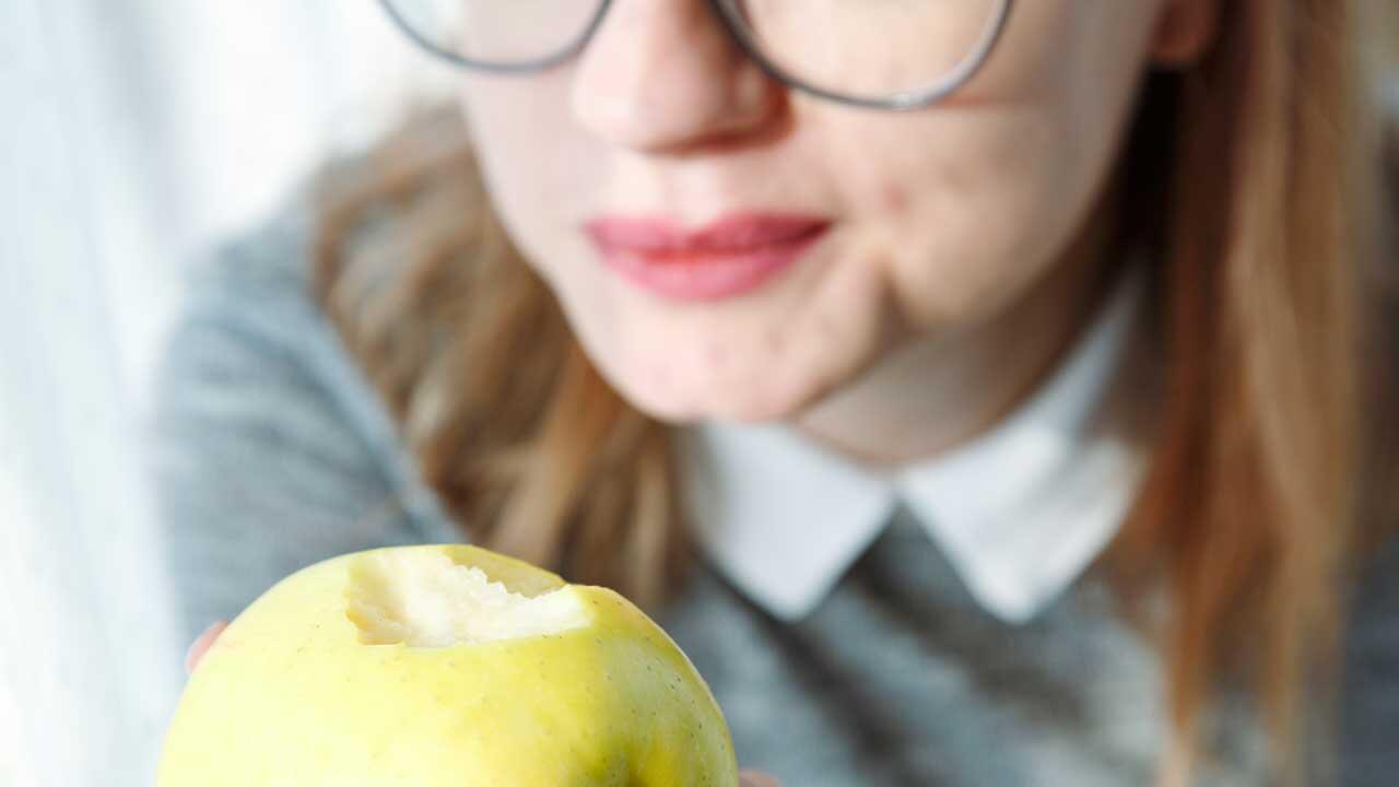 Täglich einen Apfel essen: Ist es wirklich gesund?