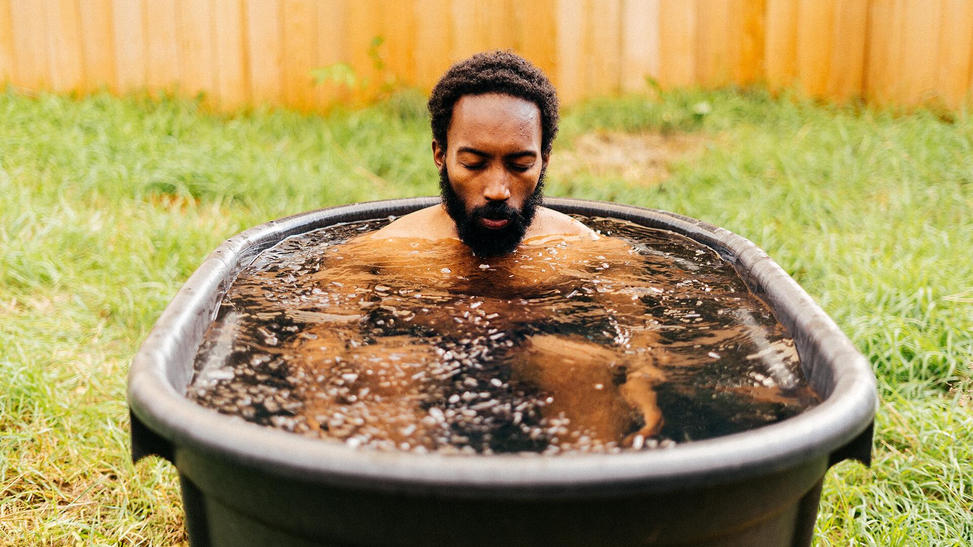 Wie gesund Eisbaden ist – und welche Risiken es birgt Wie gesund Eisbaden ist – und welche Risiken es birgt