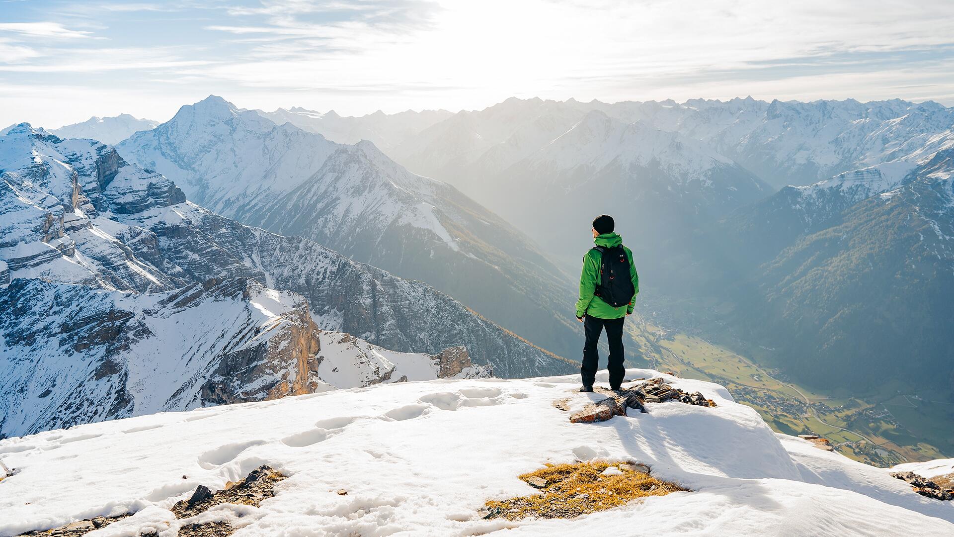 Grüne Reisetipps: Von Winterwanderdörfern bis Abenteuer mit dem Dachzeltbus