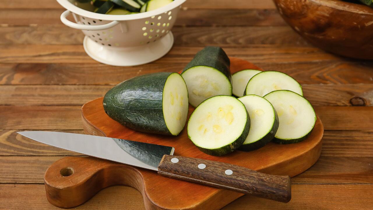 Zucchini-Schwemme? Einfrieren statt Wegwerfen - so geht's richtig!