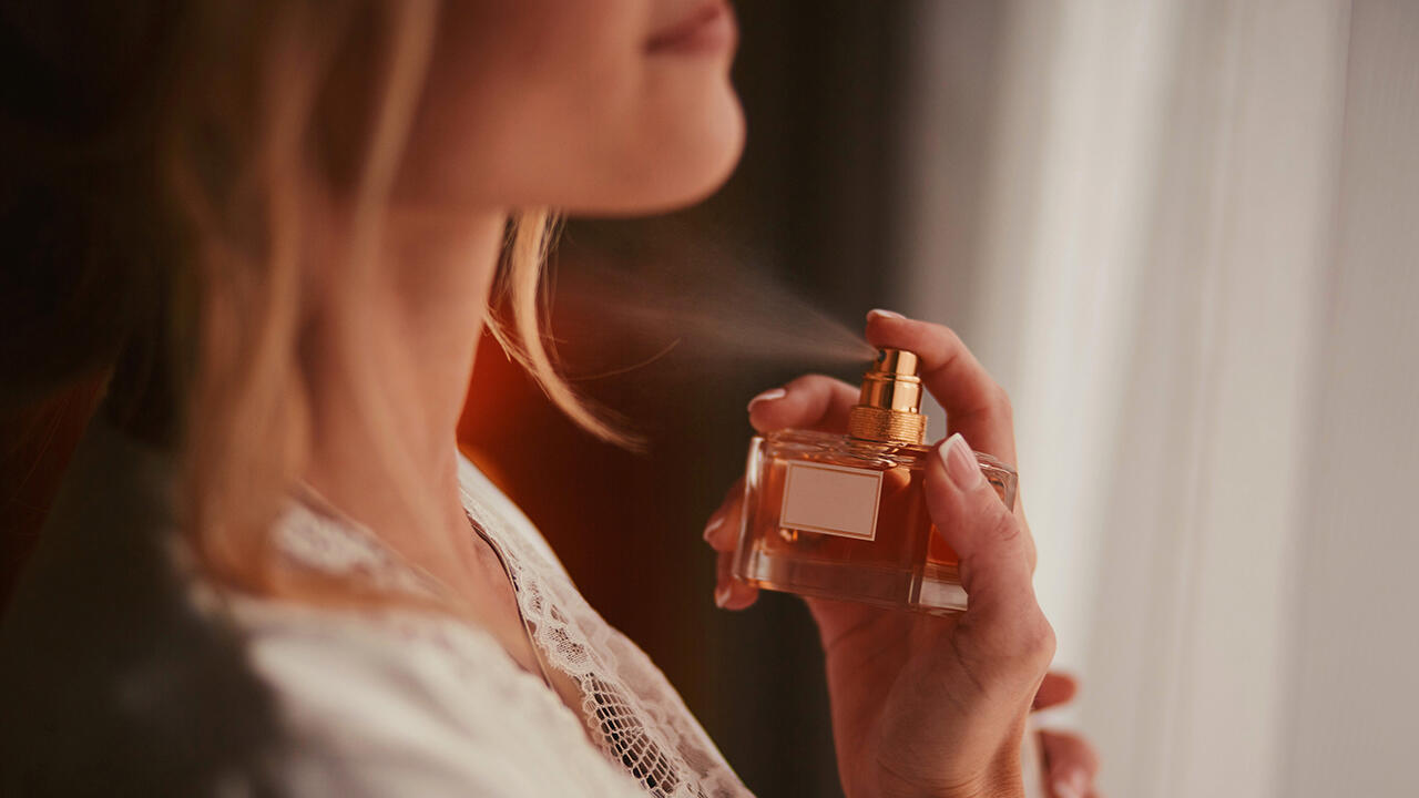 Unser Test von 20 Parfüms für Frauen zeigt: Unbedenkliche Rezepturen sind leider keine Selbstverständlichkeit.