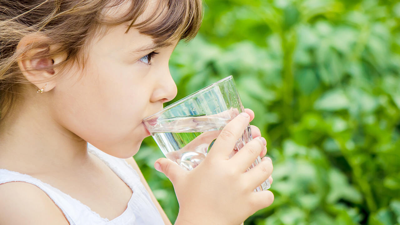 Allermeist trinken Kinder von selbst genug.