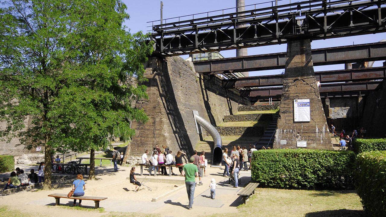 Die ehemalige Eisenhütte ist zu einem gigantischen Abenteuerspielplatz für Kinder und Erwachsene geworden.