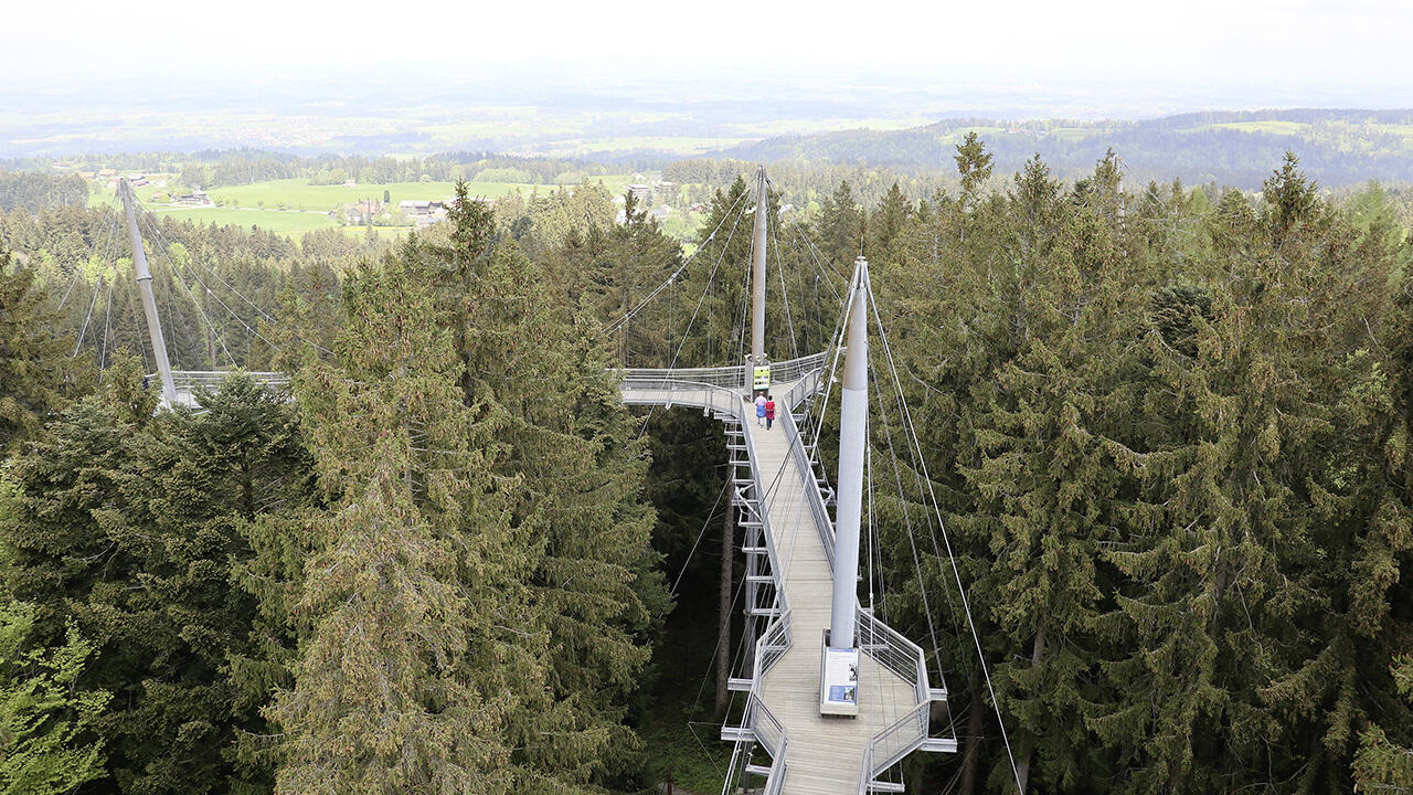 Auf den Skywalk Allgäu kann man selbst mit Kinderwagen.