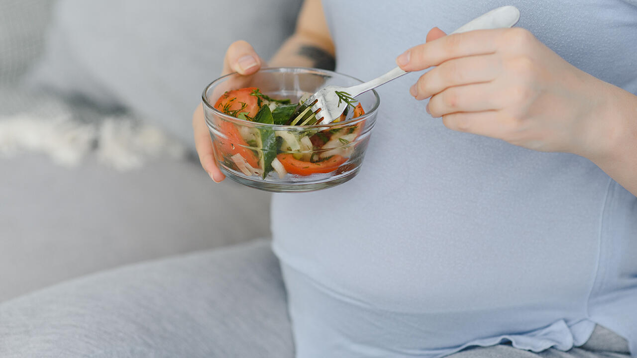 Ernährung in der Schwangerschaft: Worauf Frauen bei Käse achten müssen.