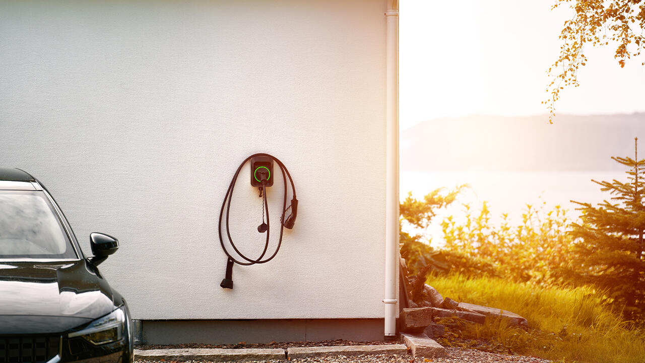 Eine Wallbox am Haus ist für Eigentümer schnell installiert.