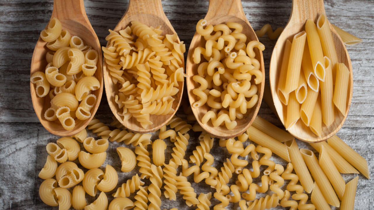 Egal, welche Pasta-Sorte Sie zubereiten: Nudeln müssen beim Kochen in ausreichend Wasser schwimmen können.