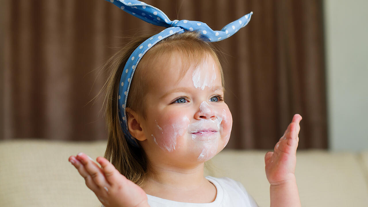 Wind- und Wettercremes sind dafür gedacht, die zarte Haut von Babys und Kindern, insbesondere Gesicht und Hände, im Herbst und Winter zu pflegen und vor Kälte zu schützen. 