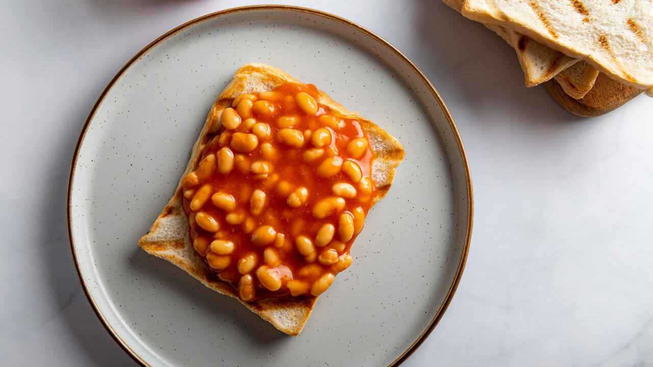 Baked Beans aus der Dose oder dem Glas sind praktisch. Wir haben 20 Produkte getestet – und festgestellt: In allen Dosenprodukten steckt BPA.