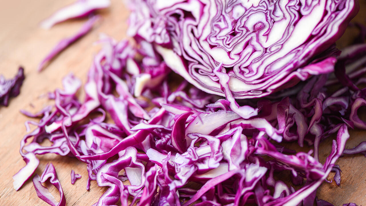 Frisches Rotkraut ist sehr gesund. Aber ist Rotkohl aus dem Glas eine gute Alternative? Wir haben 20 Konserven auf bedenkliche Stoffe untersucht.