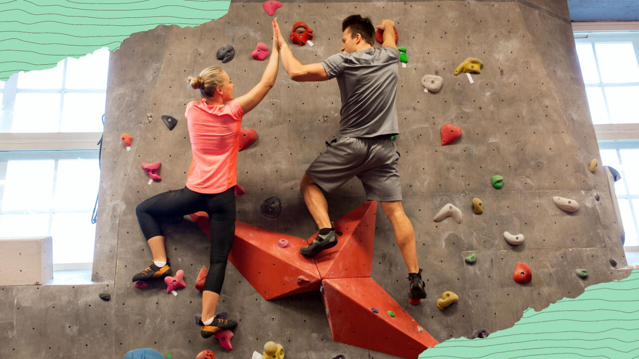 Nachhaltiges Geschenk: Gemeinsame Erlebnisse (wie ein Besuch in der Boulderhalle).