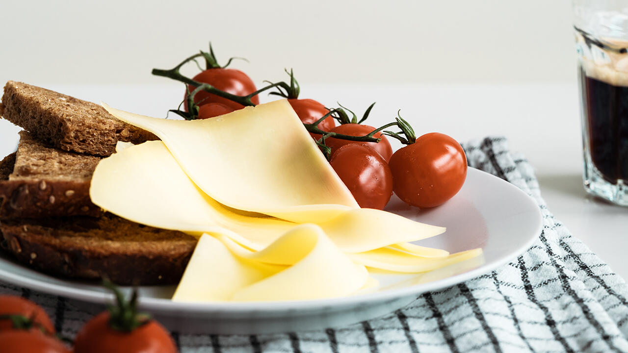 Laut Ernährungsreport ernähren sich acht Prozent der befragten Personen vegetarisch und zwei Prozent vegan.  