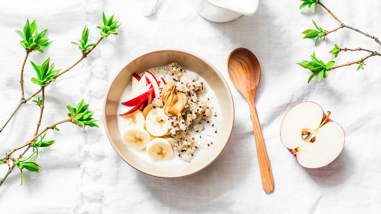 Hafer-Alternative: Quinoa schmeckt nicht nur in herzhaften Speisen, sondern auch als Frühstücksbrei.