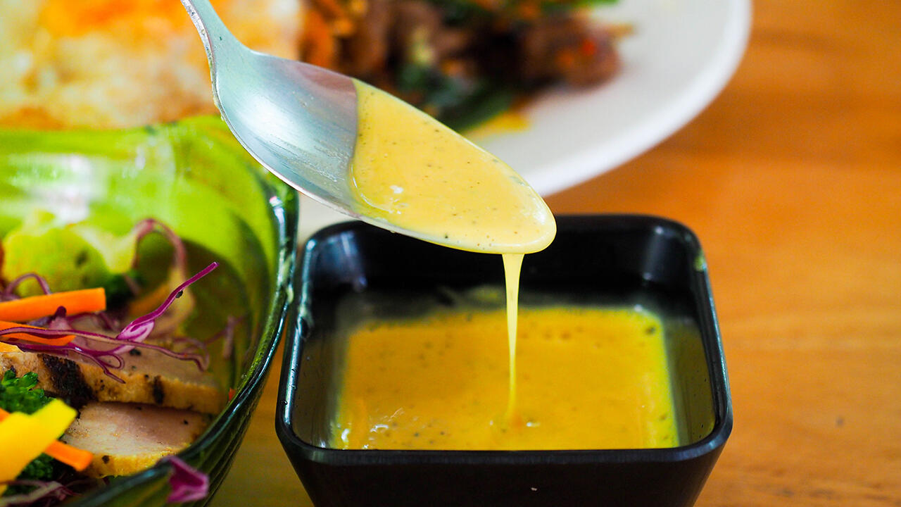 Senf lässt sich in der Küche vielseitig einsetzen, so zum Beispiel für Salatdressings. Doch welche Produkte sind empfehlenswert? Wir haben 23 mittelscharfe Senfe getestet. Senf lässt sich in der Küche vielseitig einsetzen, so zum Beispiel für Salatdressings. Doch welche Produkte sind empfehlenswert? Wir haben 23 mittelscharfe Senfe getestet.