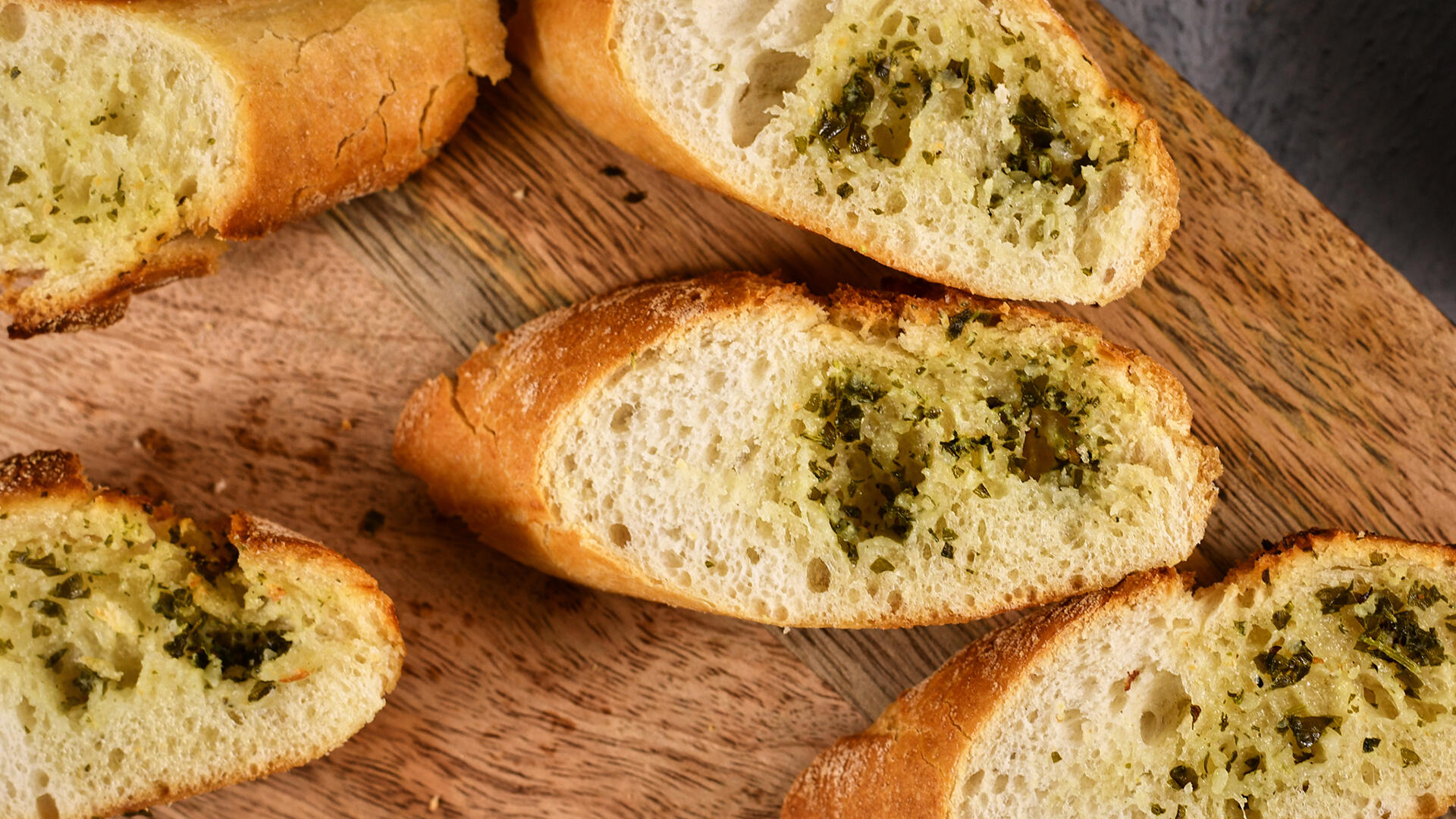 Kräuterbaguettes sind beliebt und werden oft bei Grillpartys serviert. Aber welche Produkte sind empfehlenswert? Wir haben elf Kräuterbaguettes untersucht. Kräuterbaguettes sind beliebt und werden oft bei Grillpartys serviert. Aber welche Produkte sind empfehlenswert? Wir haben elf Kräuterbaguettes untersucht.