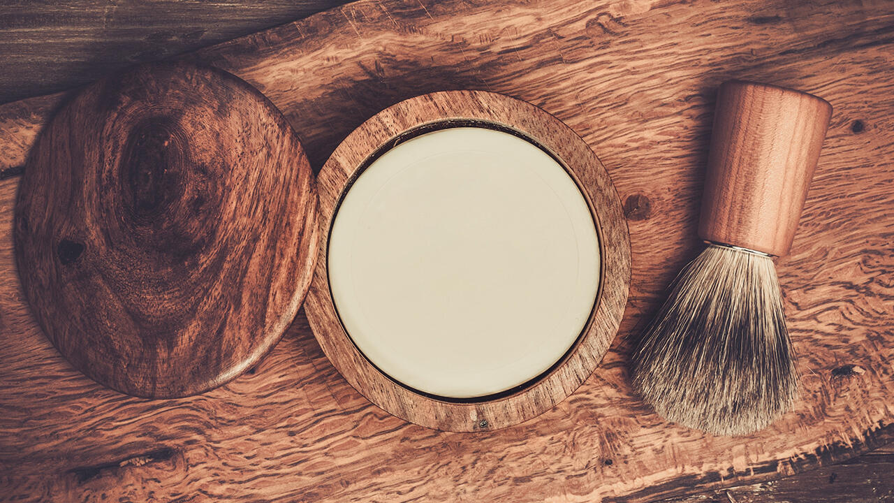 Wie ist es um bedenkliche Substanzen in Rasierseifen für Männer bestellt? Wir haben 18 feste Rasiermittel untersucht. Wie ist es um bedenkliche Substanzen in Rasierseifen für Männer bestellt? Wir haben 18 feste Rasiermittel untersucht.