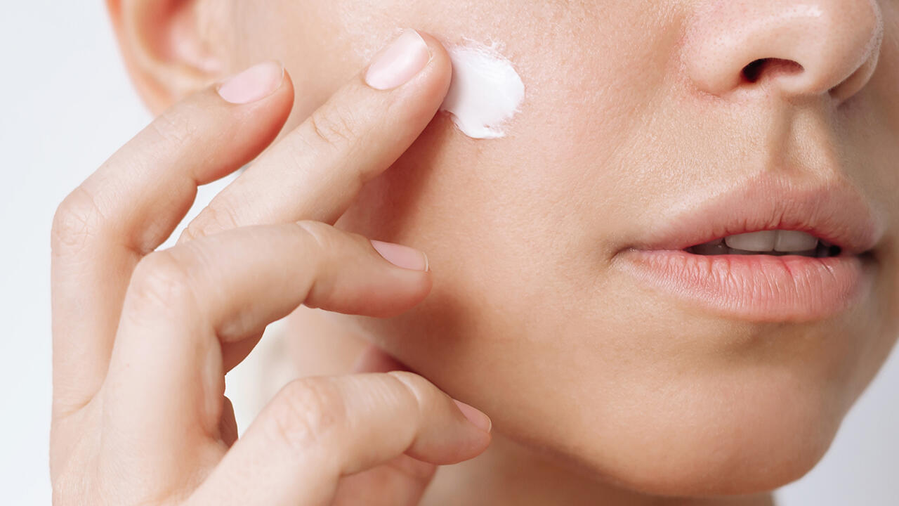 Allzweckcremes werden – wie der Name andeutet – vielfältig eingesetzt. Aber wie steht es um mögliche bedenkliche Inhaltsstoffe? Um das herauszufinden, haben wir 22 solcher Hautcremes geprüft. Allzweckcremes werden – wie der Name andeutet – vielfältig eingesetzt. Aber wie steht es um mögliche bedenkliche Inhaltsstoffe? Um das herauszufinden, haben wir 22 solcher Hautcremes geprüft.