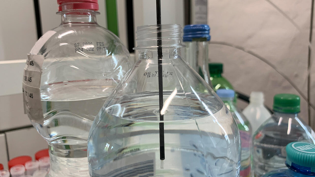 Mikroplastik In Mineralwasser Teile Aus Plastikflaschen Landen Im Getrank Oko Test