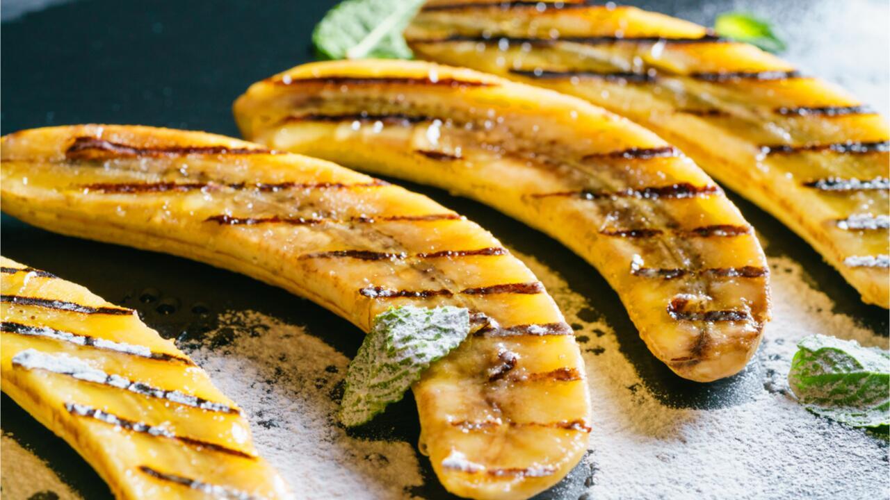 Banane grillen: Wie der Nachtisch auf dem Grill gelingt