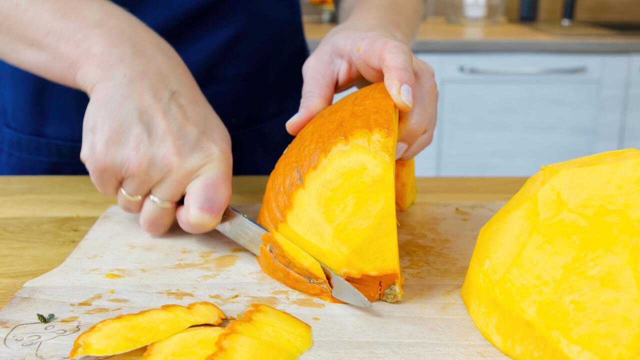 Butternut, Hokkaido & Co.: Welchen Kürbis kann man mit Schale essen?