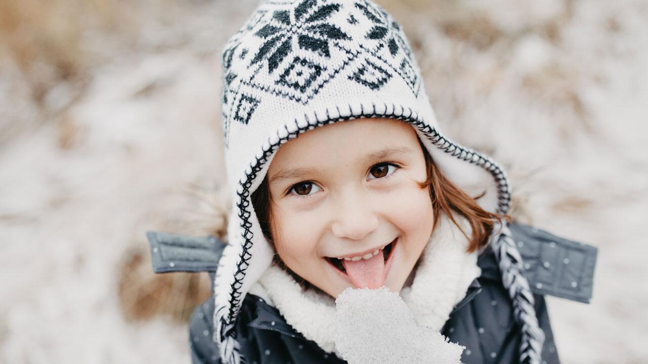 Frischen Schnee essen? Keine besonders gute Idee