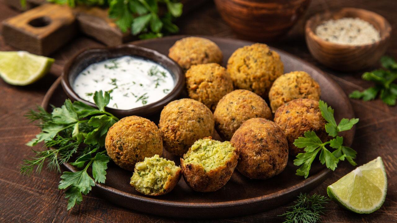 Falafel selber machen: Schnelles Rezept für vegane Falafel-Bällchen