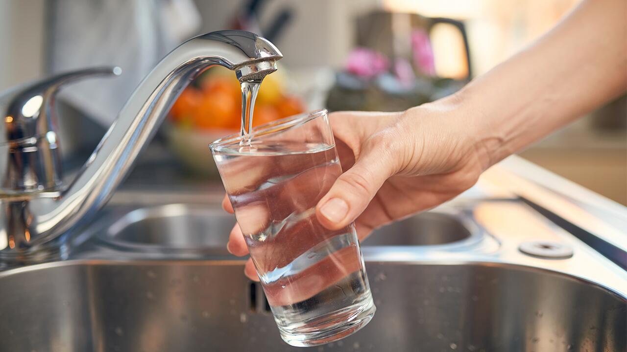 Leitungswasser trinken? Besser als Mineralwasser aus Flaschen! Das sind die Gründe