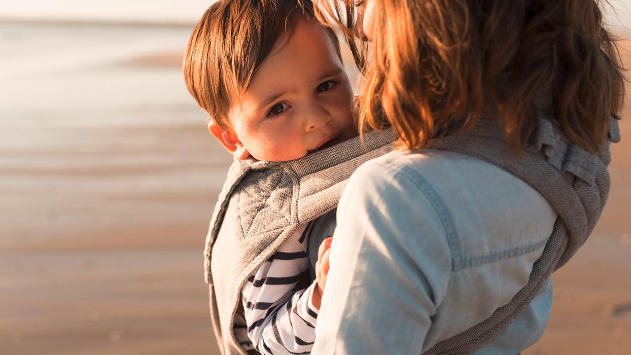 Babytragen-Test: Mehr als die Hälfte ist "gut" Babytragen-Test: Mehr als die Hälfte ist "gut"