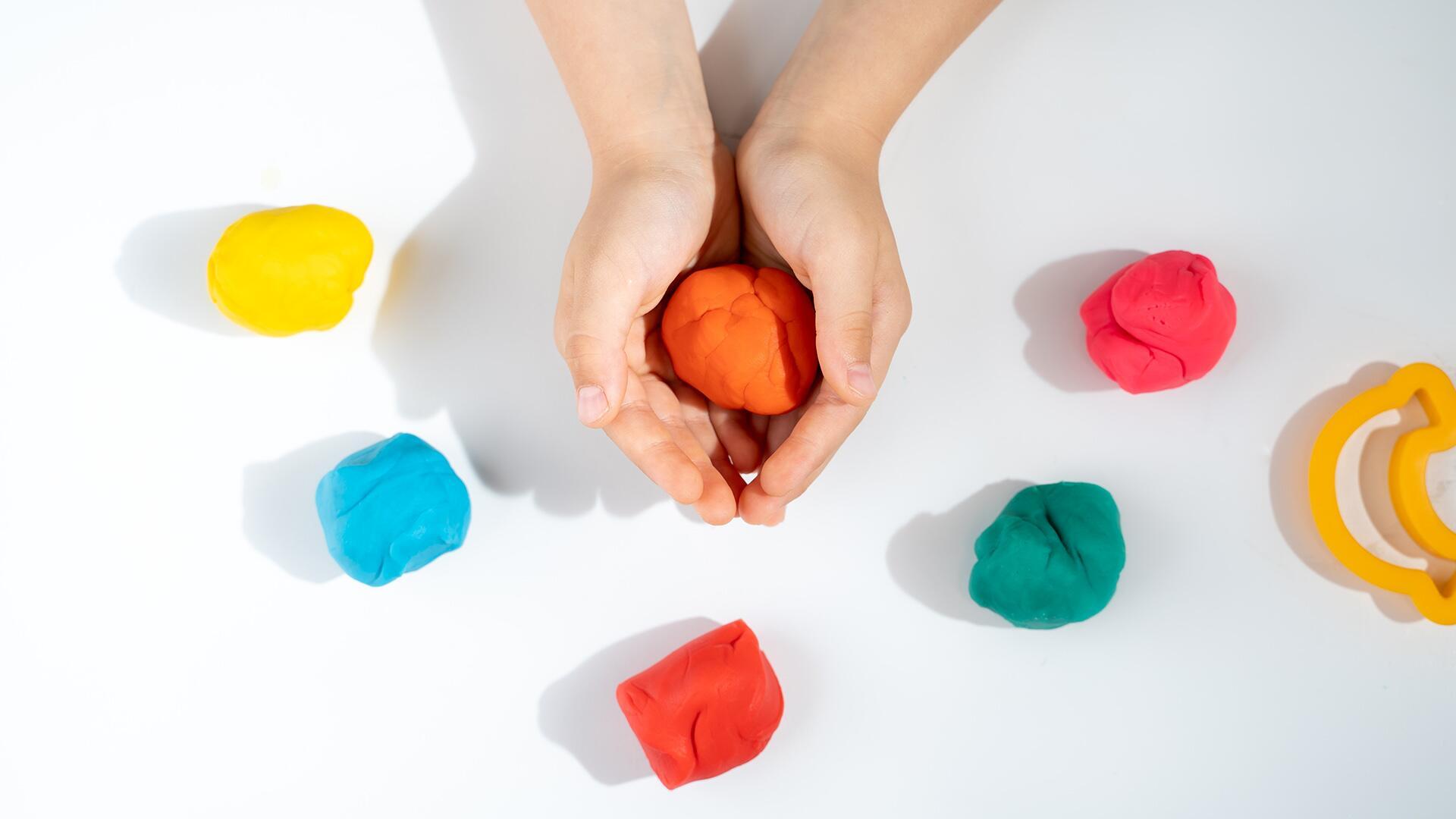 Knete im Test: 5 von 22 Kinderkneten sind "sehr gut" Knete im Test: 5 von 22 Kinderkneten sind "sehr gut"