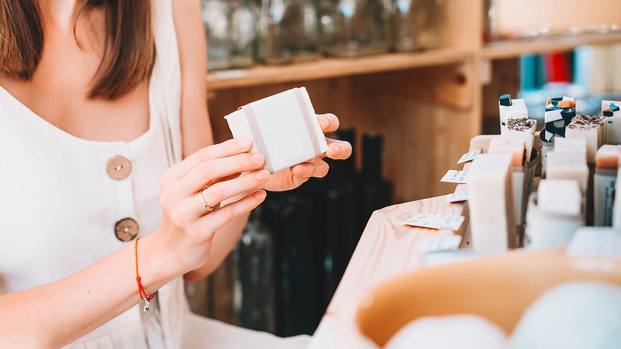 Feste Kosmetik: Ist sie tatsächlich gut für Umwelt, Haut und Haar? Feste Kosmetik: Ist sie tatsächlich gut für Umwelt, Haut und Haar?